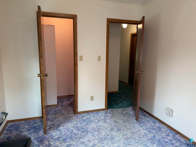 422 S Elmwood Ave Avenue, Sioux Falls, SD 57104