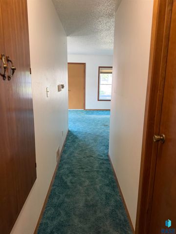 422 S Elmwood Ave Avenue, Sioux Falls, SD 57104