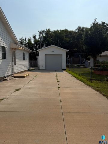422 S Elmwood Ave Avenue, Sioux Falls, SD 57104