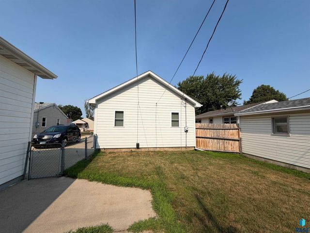 422 S Elmwood Ave Avenue, Sioux Falls, SD 57104