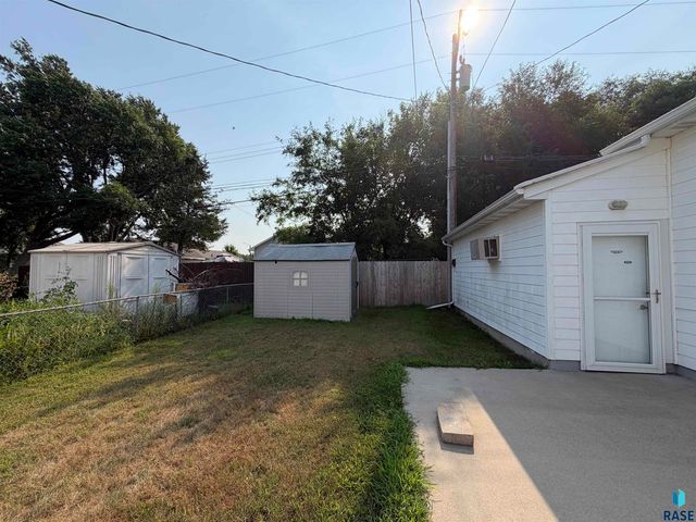 422 S Elmwood Ave Avenue, Sioux Falls, SD 57104