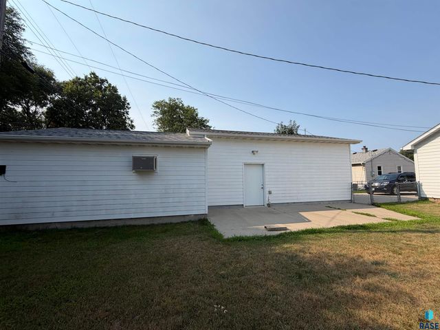 422 S Elmwood Ave Avenue, Sioux Falls, SD 57104