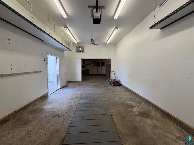 422 S Elmwood Ave Avenue, Sioux Falls, SD 57104