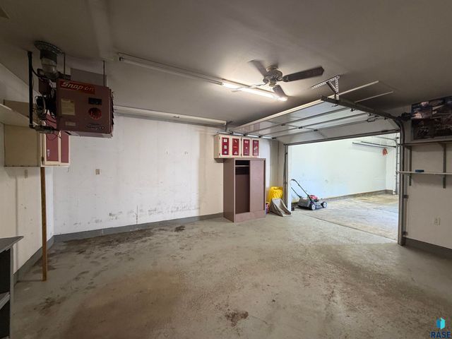 422 S Elmwood Ave Avenue, Sioux Falls, SD 57104