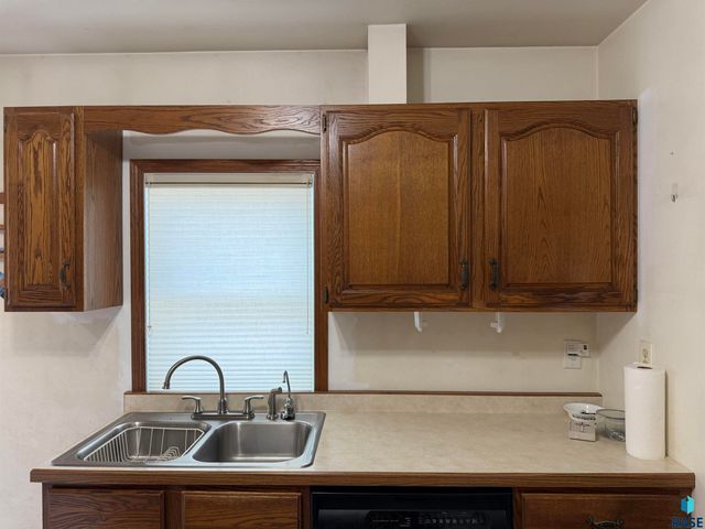 422 S Elmwood Ave Avenue, Sioux Falls, SD 57104