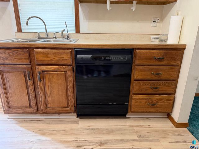 422 S Elmwood Ave Avenue, Sioux Falls, SD 57104