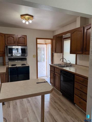 422 S Elmwood Ave Avenue, Sioux Falls, SD 57104