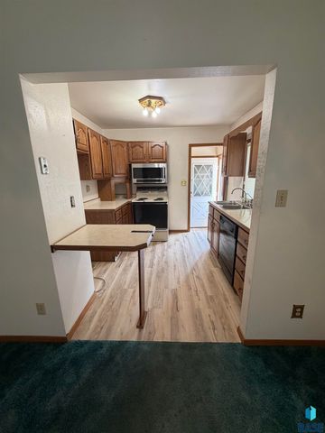 422 S Elmwood Ave Avenue, Sioux Falls, SD 57104