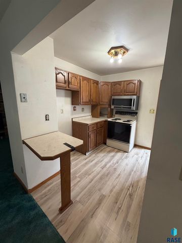 422 S Elmwood Ave Avenue, Sioux Falls, SD 57104
