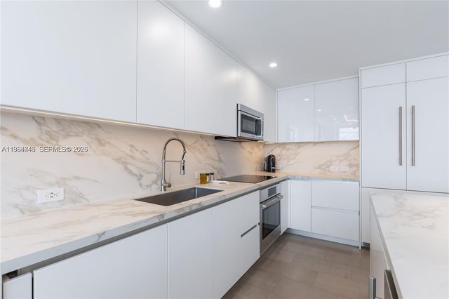 88 SW 7th St 3406, Miami, FL 33130