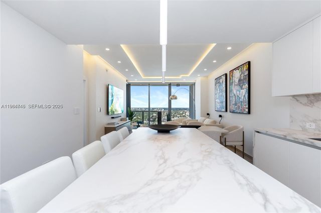 88 SW 7th St 3406, Miami, FL 33130