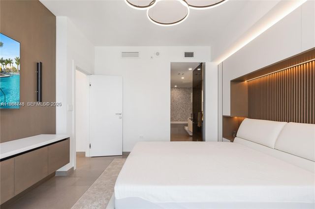 88 SW 7th St 3406, Miami, FL 33130