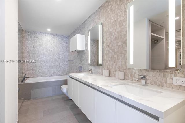 88 SW 7th St 3406, Miami, FL 33130