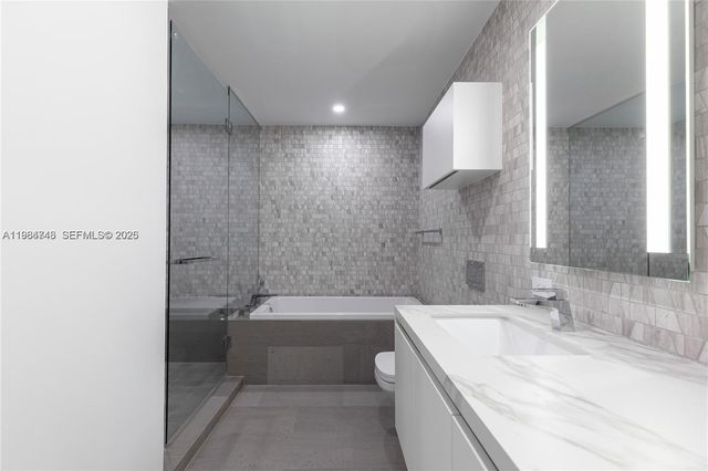 88 SW 7th St 3406, Miami, FL 33130