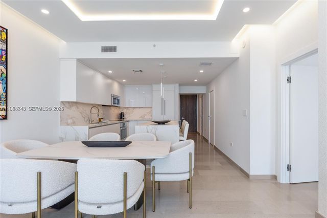 88 SW 7th St 3406, Miami, FL 33130