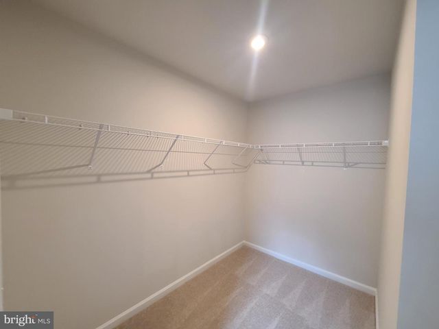 11 HOLLY RD, Charles Town, WV 25414