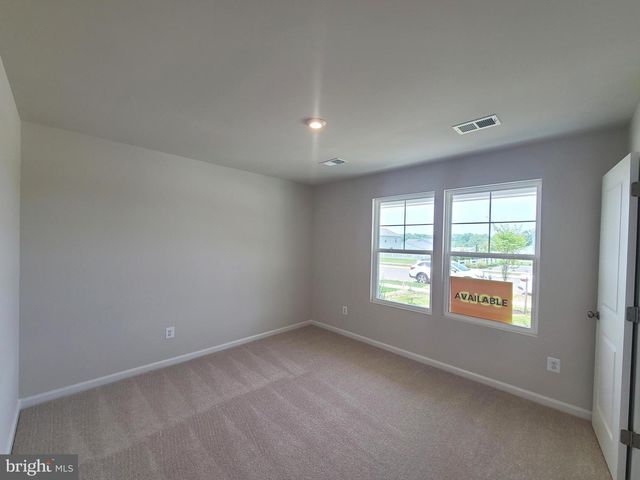 11 HOLLY RD, Charles Town, WV 25414