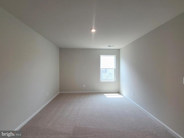 11 HOLLY RD, Charles Town, WV 25414