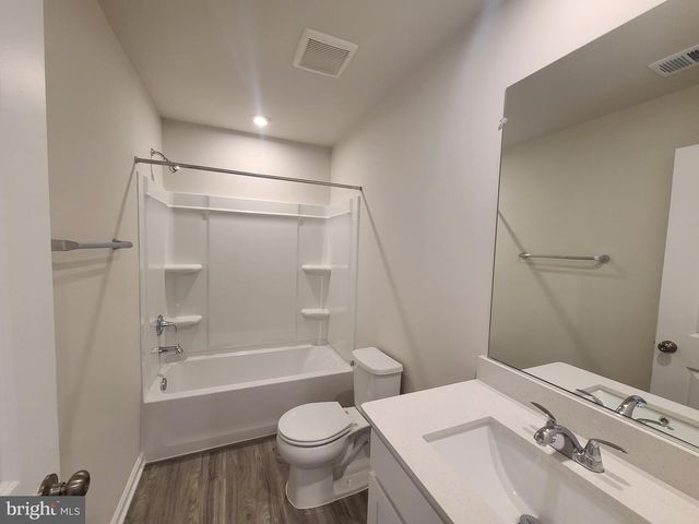 11 HOLLY RD, Charles Town, WV 25414