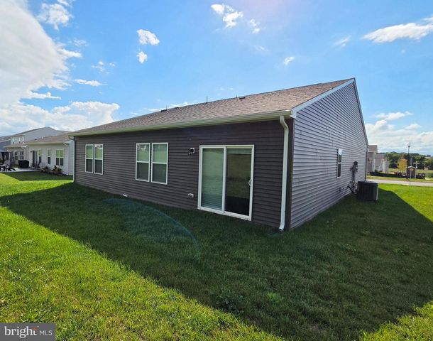 11 HOLLY RD, Charles Town, WV 25414