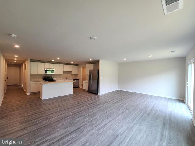 11 HOLLY RD, Charles Town, WV 25414
