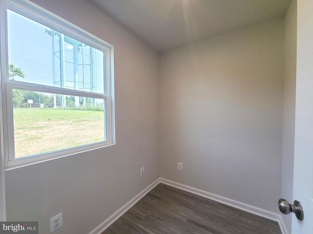 11 HOLLY RD, Charles Town, WV 25414