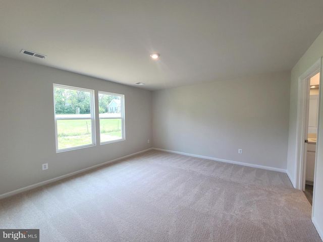11 HOLLY RD, Charles Town, WV 25414