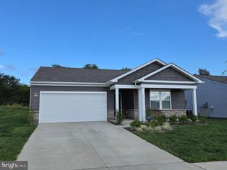 11 HOLLY RD, Charles Town, WV 25414