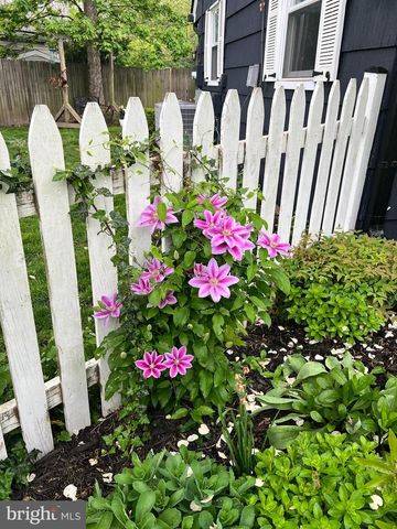 2201 HARVARD DR, Alexandria, VA 22307