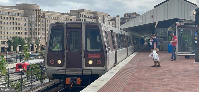 2201 HARVARD DR, Alexandria, VA 22307