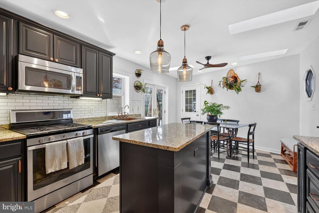 2201 HARVARD DR, Alexandria, VA 22307