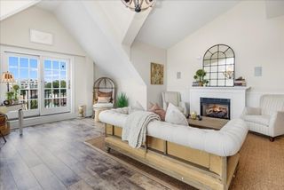 225 Derby St 608, Salem, MA 01970