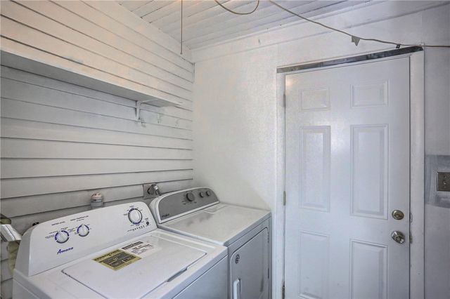 517 Lyndal St, New Castle, PA 16101