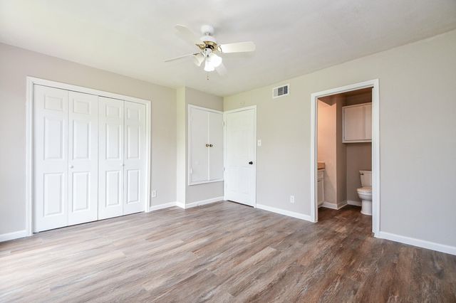 11000 Kinghurst Drive 156, Houston, TX 77099