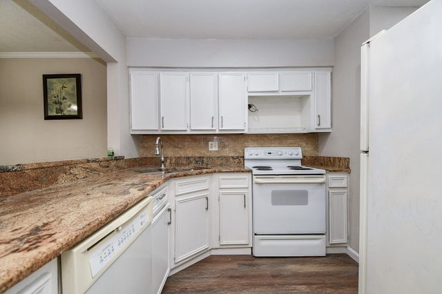 11000 Kinghurst Drive 156, Houston, TX 77099