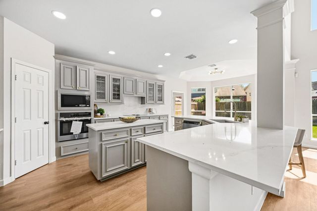 16010 Ashvale Drive, Tomball, TX 77377