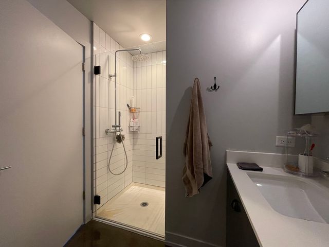 810 N CLARK Street 901, Chicago, IL 60654