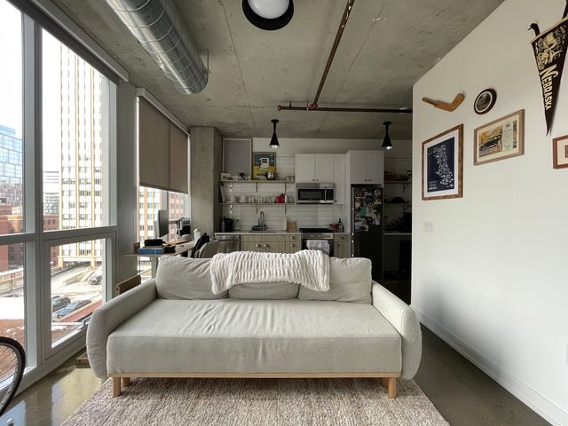 810 N CLARK Street 901, Chicago, IL 60654