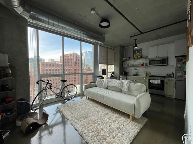 810 N CLARK Street 901, Chicago, IL 60654