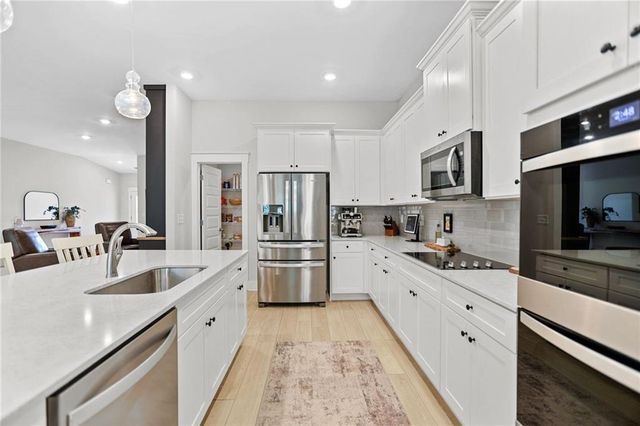 96 Whites Pond Road, Moreland, GA 30259