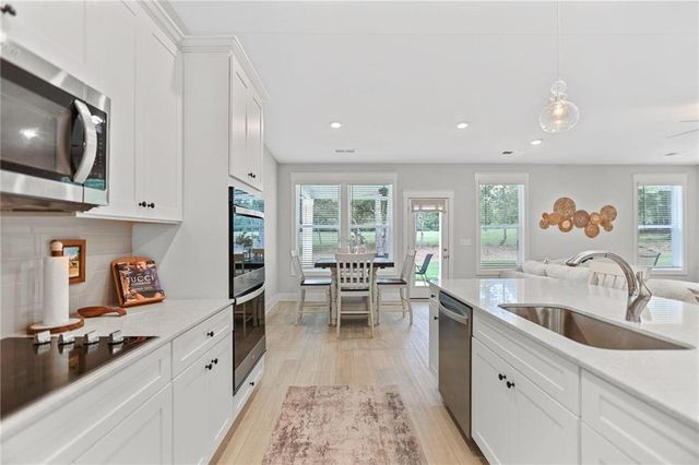 96 Whites Pond Road, Moreland, GA 30259