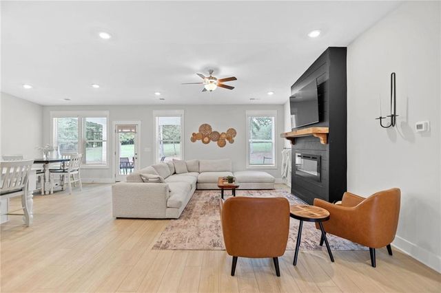96 Whites Pond Road, Moreland, GA 30259