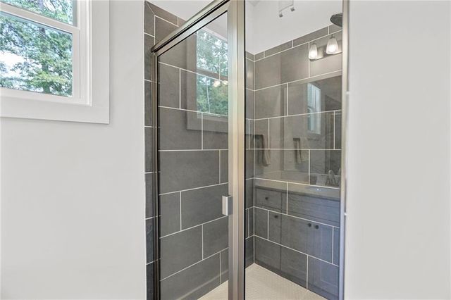 96 Whites Pond Road, Moreland, GA 30259