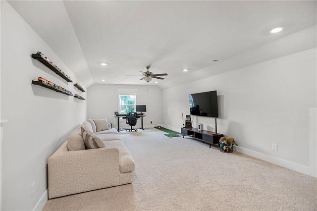 96 Whites Pond Road, Moreland, GA 30259