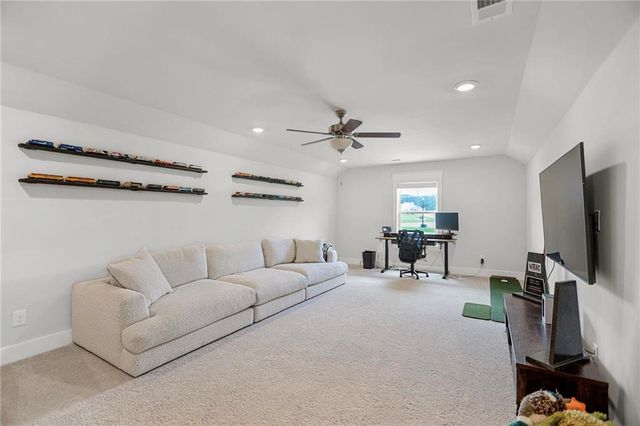 96 Whites Pond Road, Moreland, GA 30259