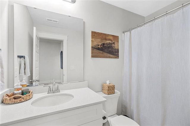 96 Whites Pond Road, Moreland, GA 30259