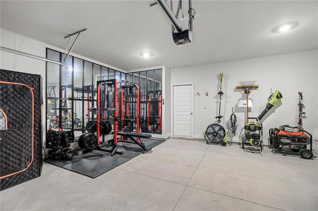96 Whites Pond Road, Moreland, GA 30259