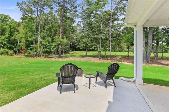 96 Whites Pond Road, Moreland, GA 30259