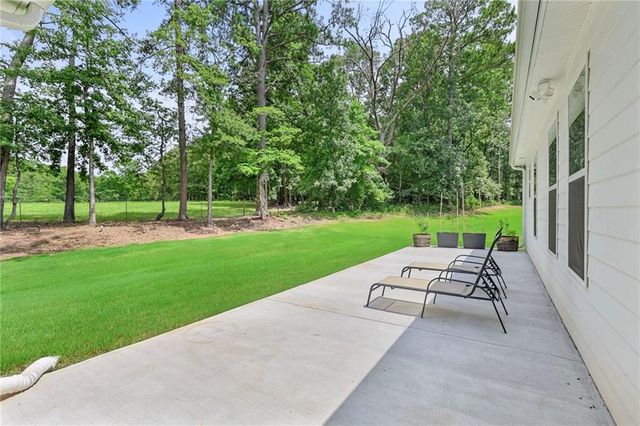 96 Whites Pond Road, Moreland, GA 30259