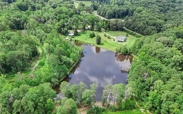 96 Whites Pond Road, Moreland, GA 30259